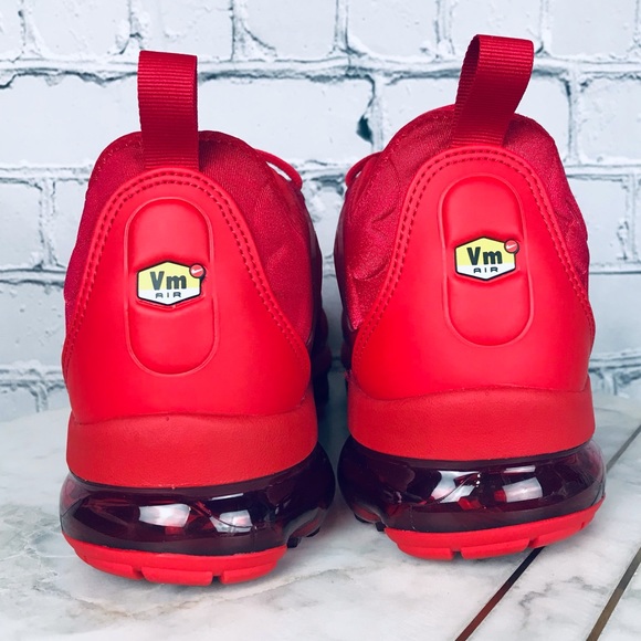 Nike Air Vapormax Plus Men’s Triple Red Running Sneakers Size 11 - CW6973-600 - Picture 9 of 11